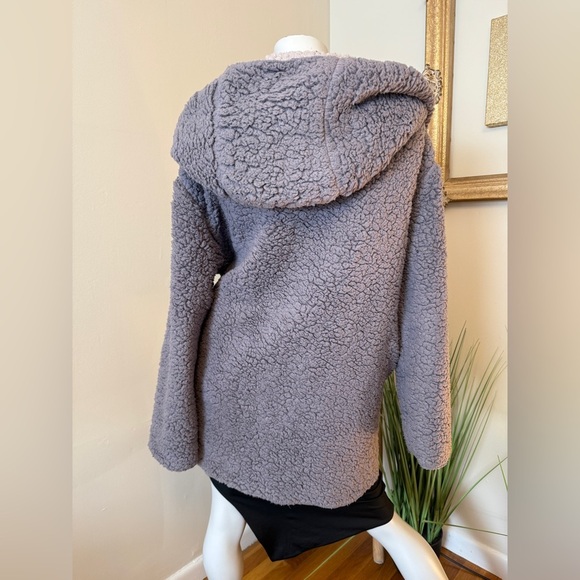 Urban Outfitters Carmella Cozy Gray Sherpa Jacket Medium EUC - Picture 7 of 9
